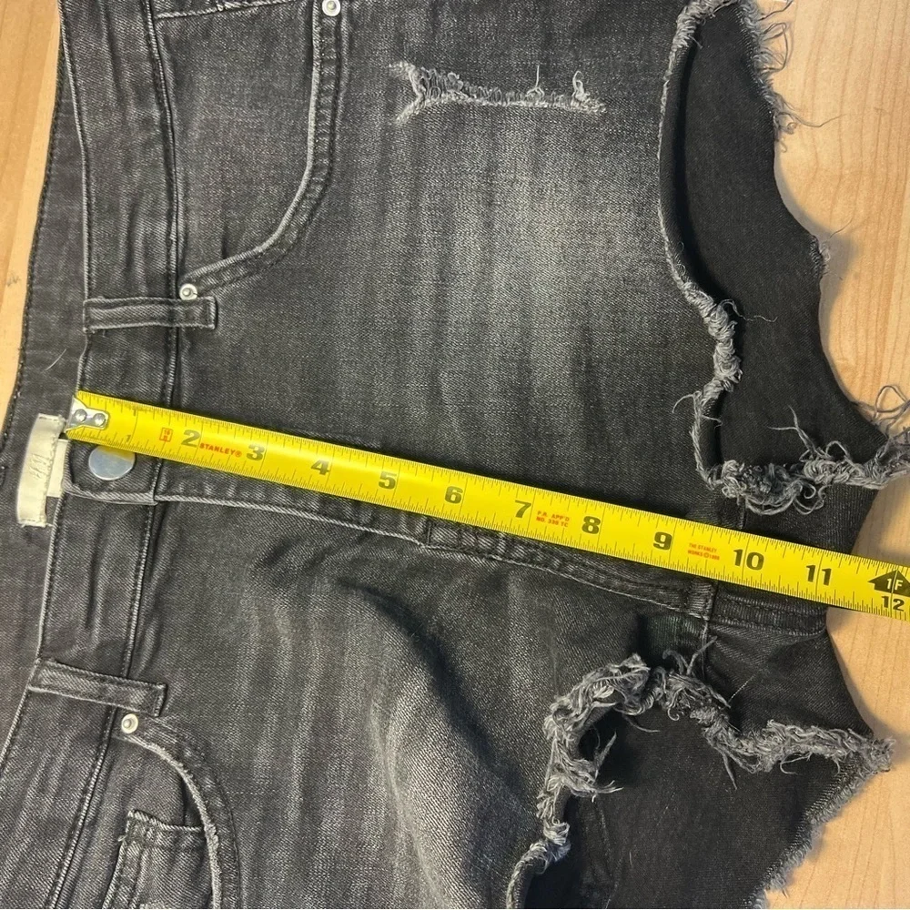 H&M black Jean shorts cut off